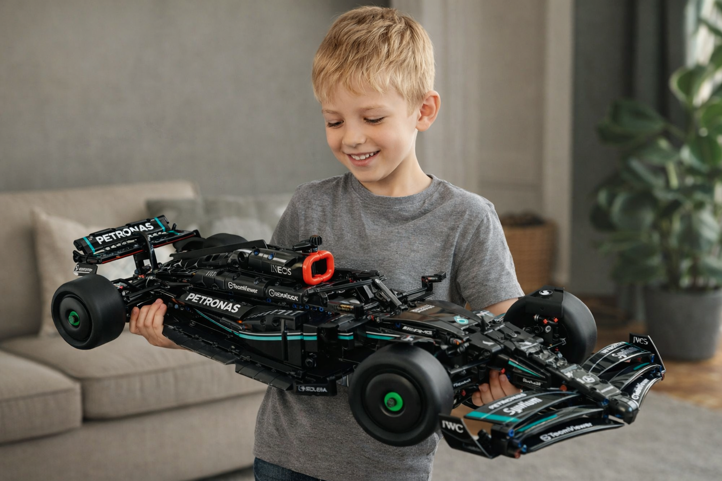 Compre Junto! Miniatura da F&oacute;rmula-1 Mercedes AMG W14 + Quadro Fosco