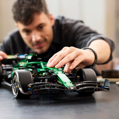 F&oacute;rmula 1 - Aston Martin AMR25 (1547 pe&ccedil;as)