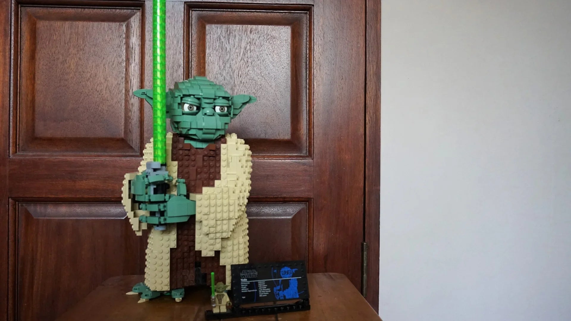 Yoda Star Wars display - Brics Craft
