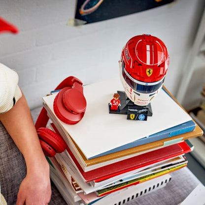 Capacete Ferrari HP - Charles Leclerc (886 pe&ccedil;as)