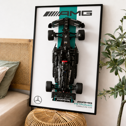 Compre Junto! Miniatura da F&oacute;rmula-1 Mercedes AMG W14 + Quadro Fosco Branco