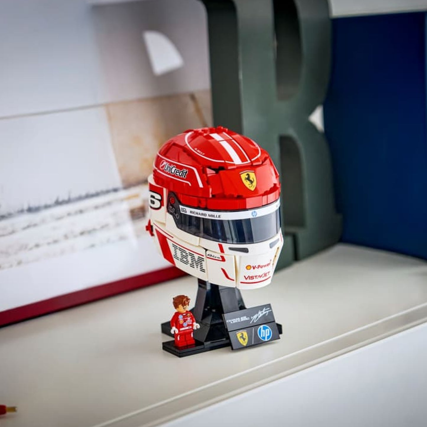 Capacete Ferrari HP - Charles Leclerc (886 pe&ccedil;as)