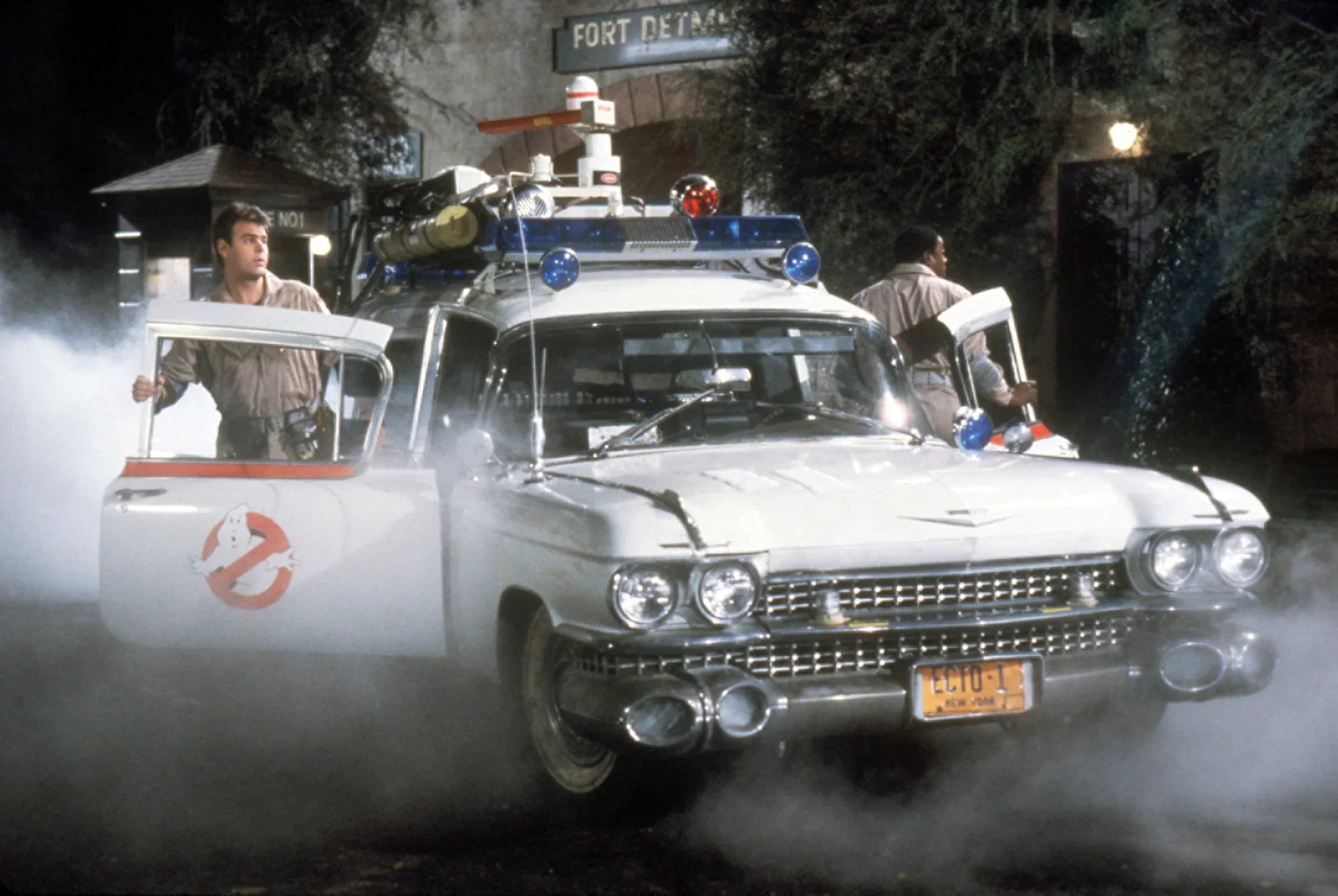 Cadillac ECTO-1 Ca&ccedil;a-Fantasmas (2352 pe&ccedil;as) - Brics Craft