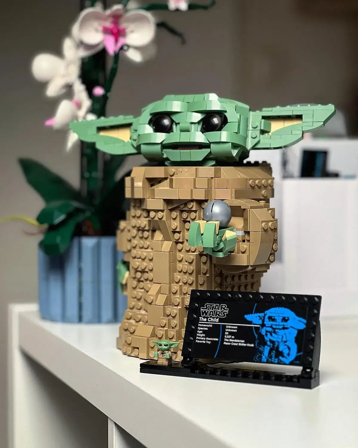 Baby Yoda vista lateral - Brics Craft