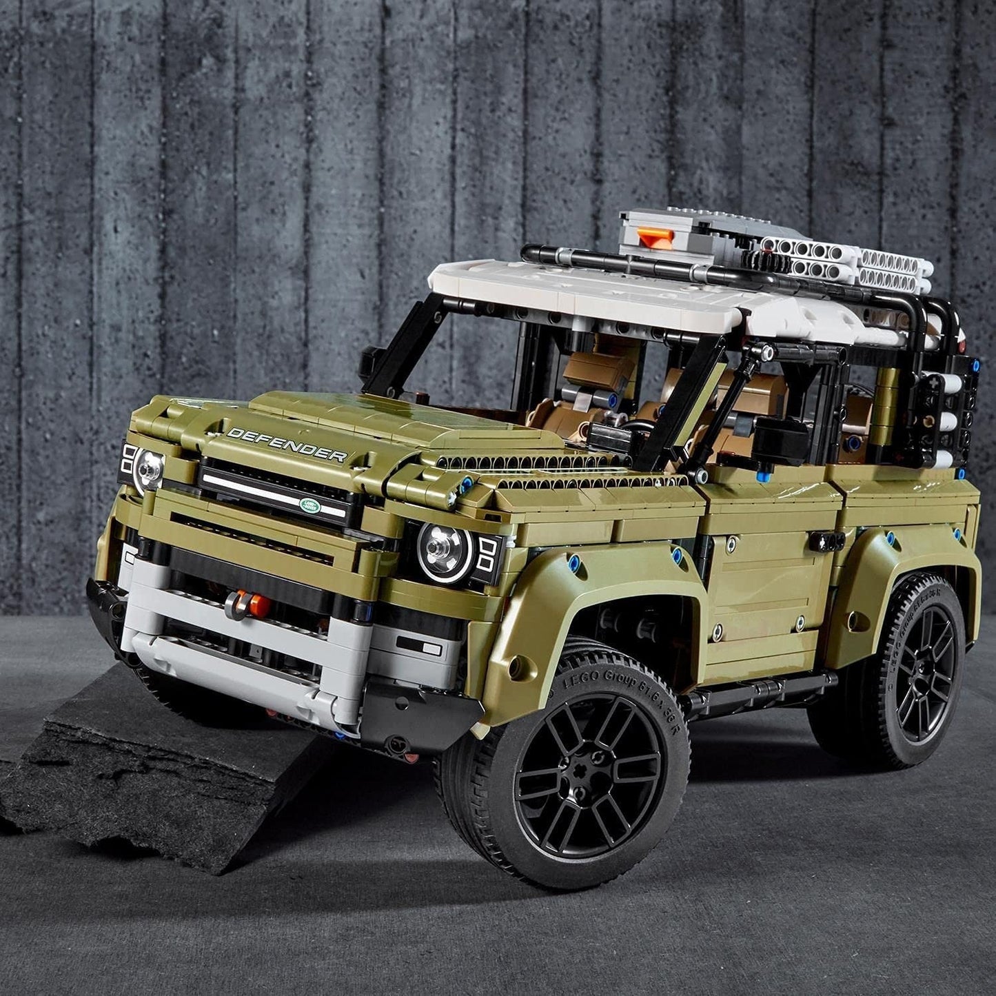 Land Rover Defender (2573 pe&ccedil;as)