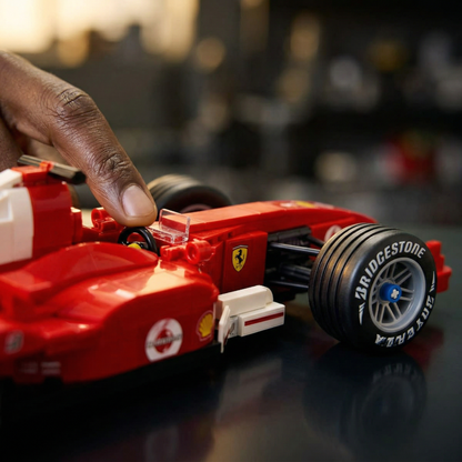 Ferrari F2004 - Michael Schumacher (735 pe&ccedil;as)