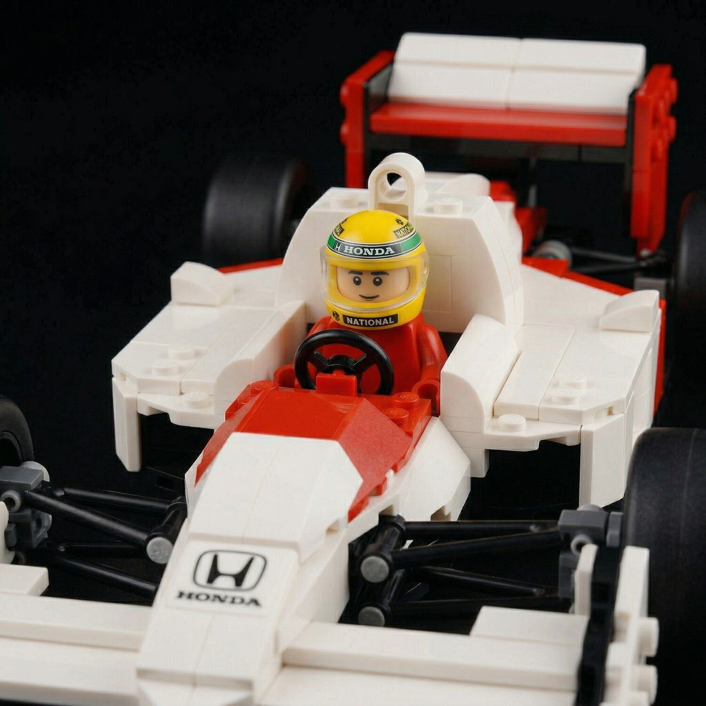 F&oacute;rmula 1 - McLaren MP4/4 + Ayrton Senna (693 pe&ccedil;as)