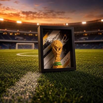 Porta-Retrato Trof&eacute;u de Futebol em gramado de est&aacute;dio ao entardecer - Brics Craft 20260605-124859