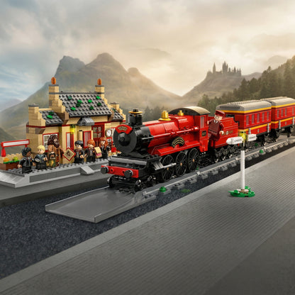 Harry Potter - Expresso de Hogwarts e Esta&ccedil;&atilde;o de Hogsmeade (1074 pe&ccedil;as)