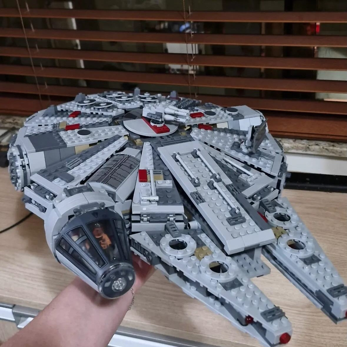 Star Wars - Millennium Falcon (1381 pe&ccedil;as)