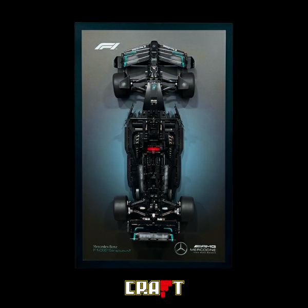 Compre Junto! Miniatura da F&oacute;rmula-1 Mercedes AMG W14 + Quadro Fosco