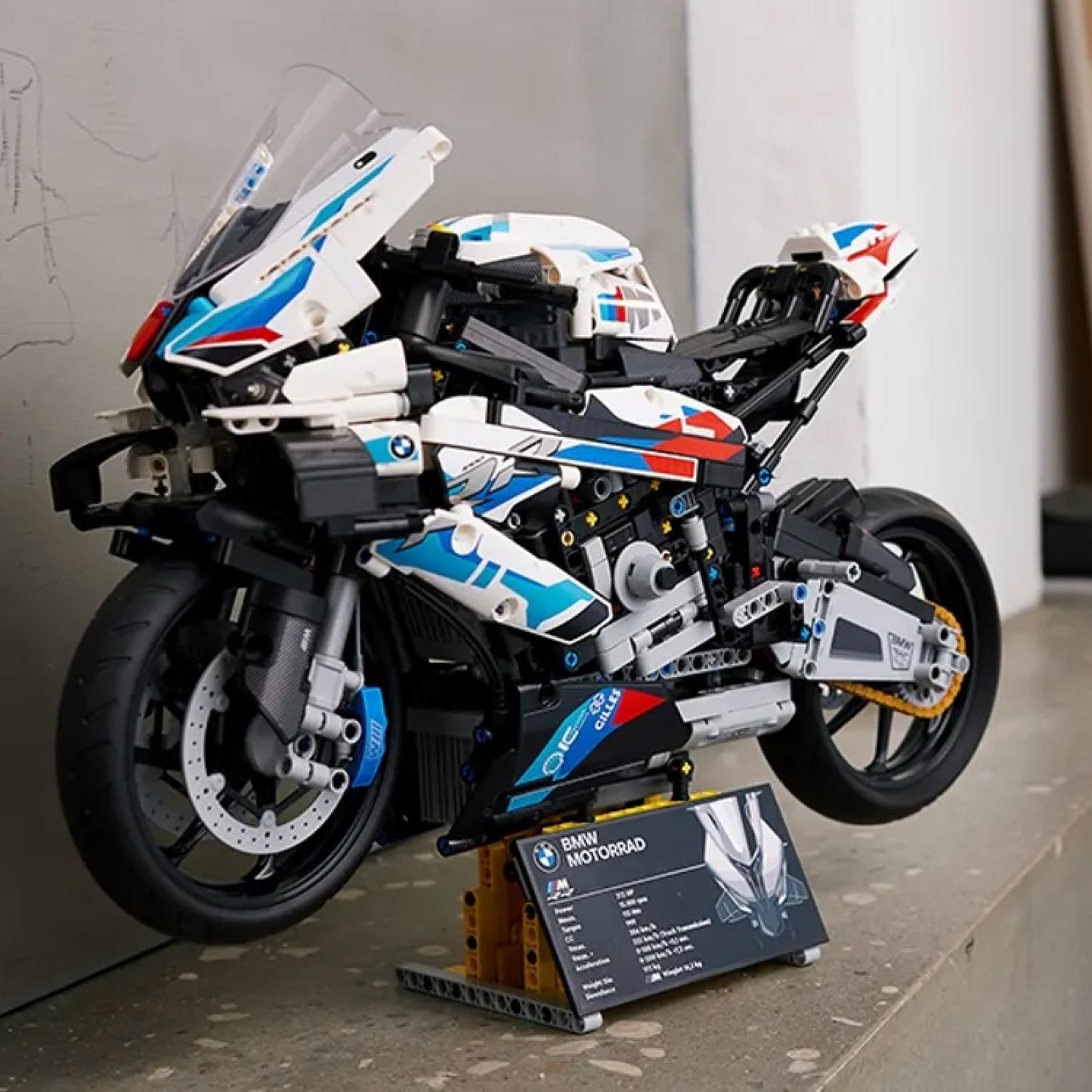 BMW M 1000 RR (1920 pe&ccedil;as)