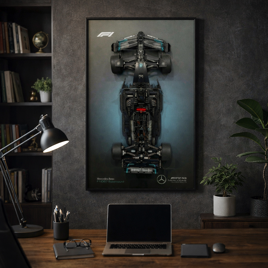 Compre Junto! Miniatura da F&oacute;rmula-1 Mercedes AMG W14 + Quadro Fosco